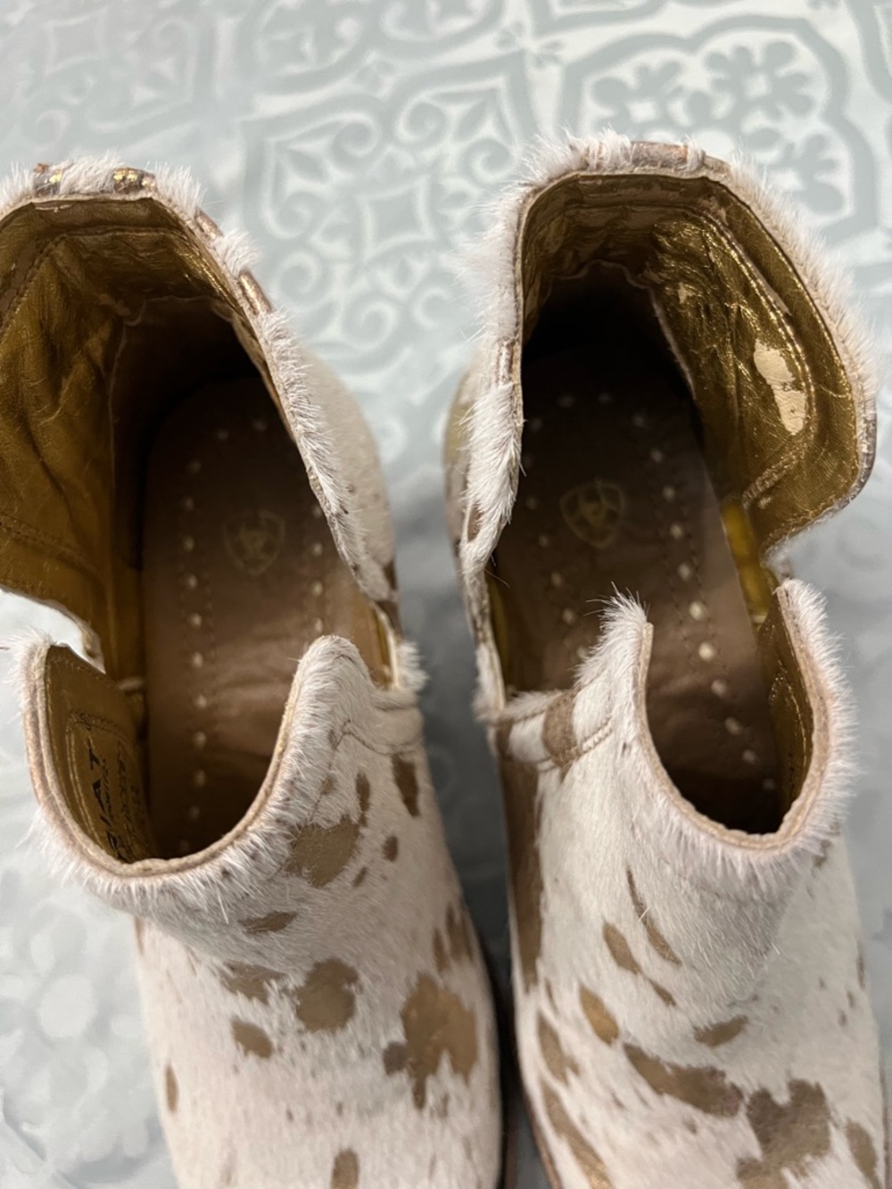 Ariat Dixon Haircalf White Hair- gold Ankle western leather boots  size 8.5 - Picture 4 of 11